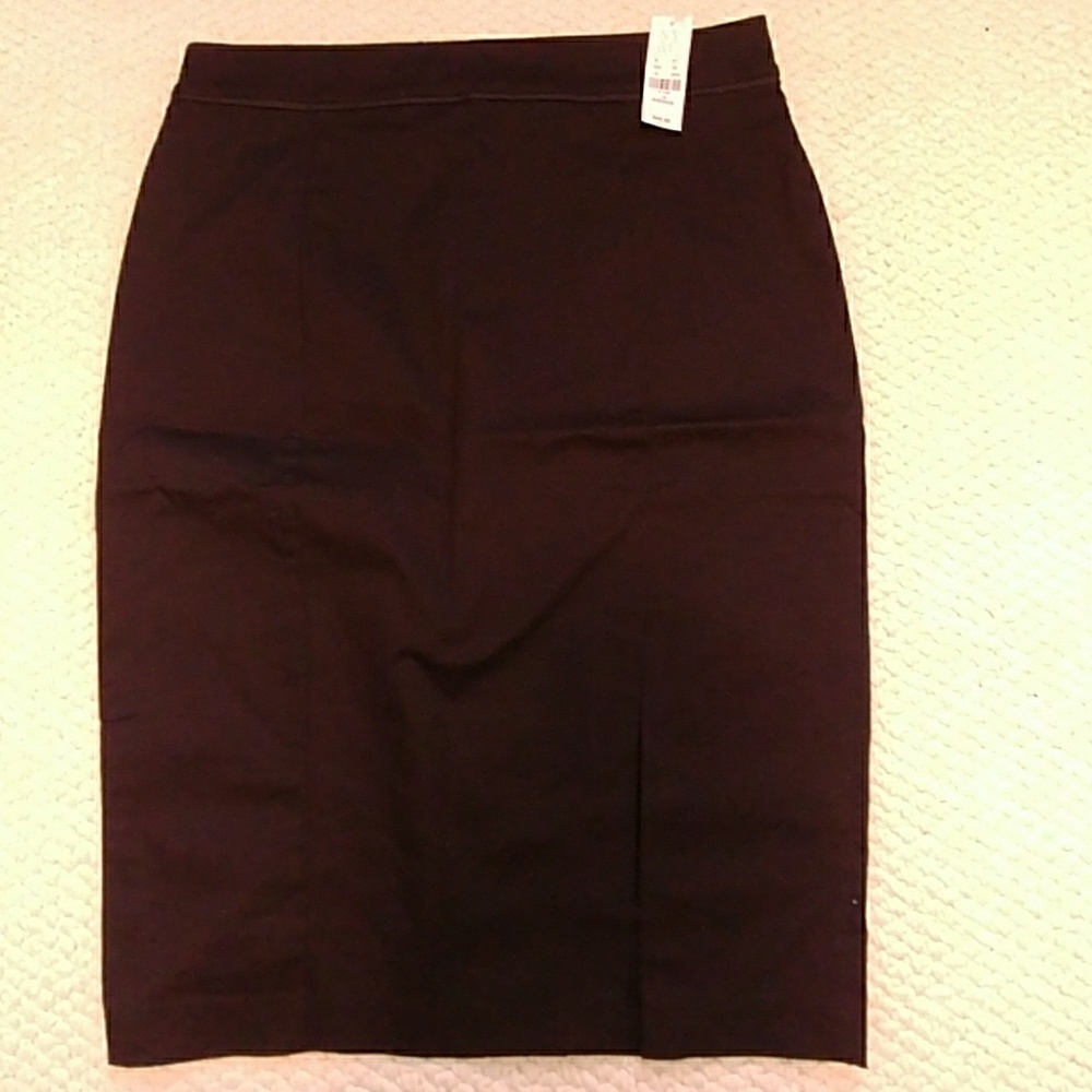 Black pencil skirt NWT. Size 10, NY & Co.
